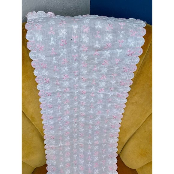 VINTAGE TABLE RUNNER Pink White Embroidered - Scalloped Edge - 38" x 12" -Floral - Picture 9 of 10